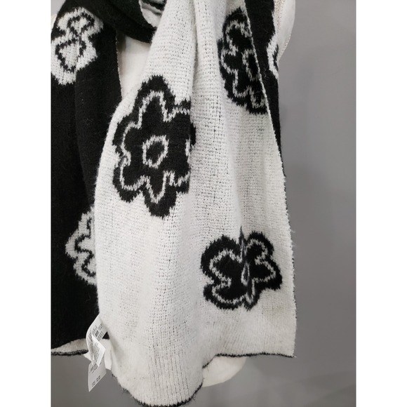 NEW American Eagle Black White Oversized flower Chunky Scarf Blanket Womens Gift - Picture 5 of 5